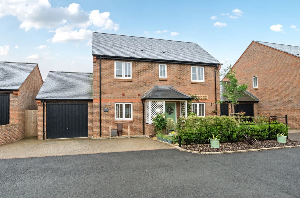 Property photo 1 of 12 1298874-1-6835Ae1...