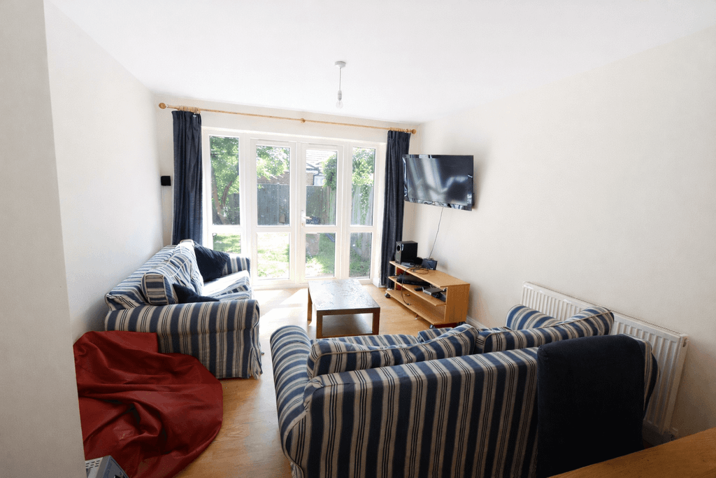 Property photo 3 of 8 Gallery