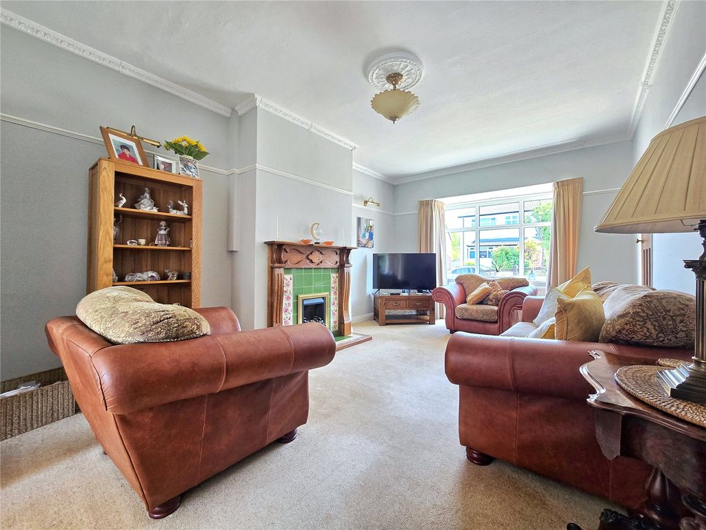 Property photo 3 of 25 Spacious Lounge