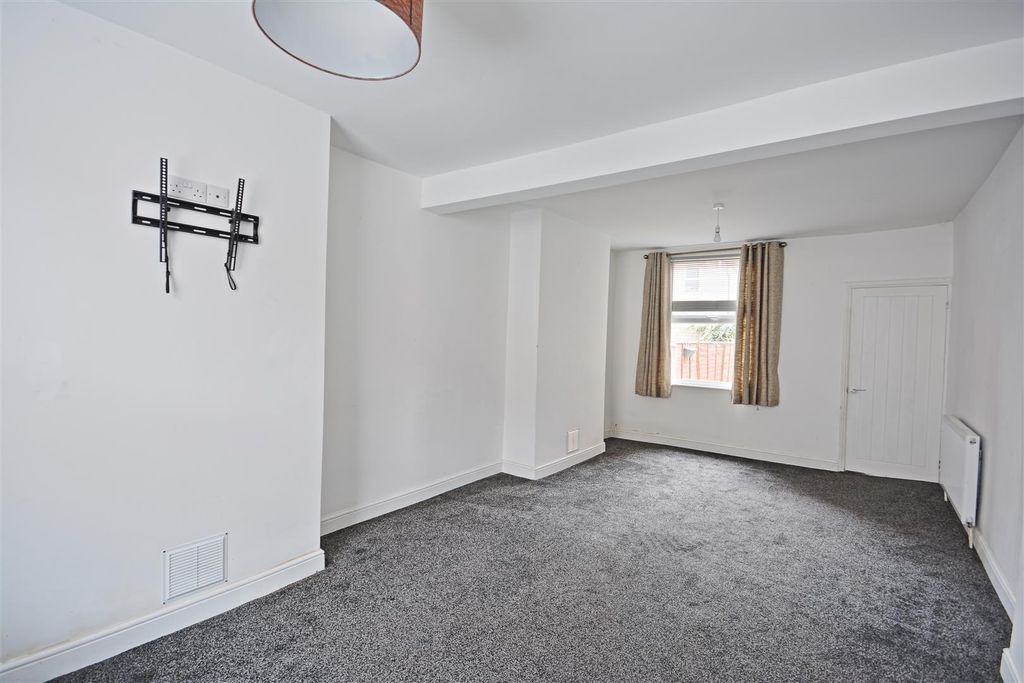 Property photo 3 of 8 2.Jpg