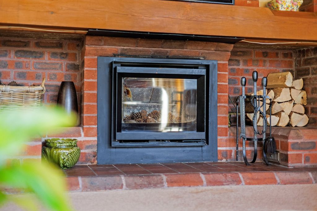 Property photo 3 of 18 Living Room