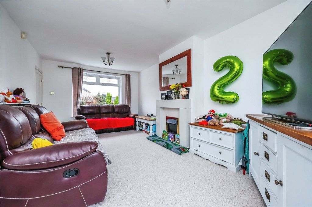 Property photo 3 of 16 Lounge