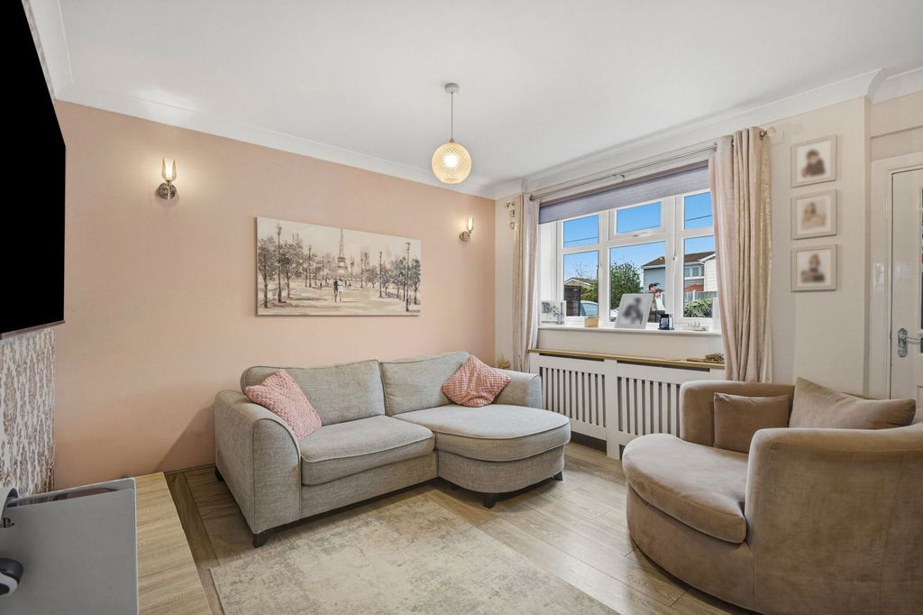 Property photo 3 of 27