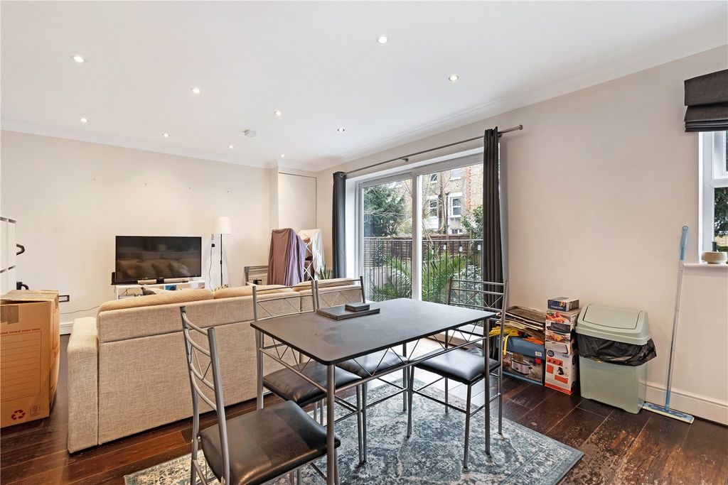 Property photo 3 of 9 Reception