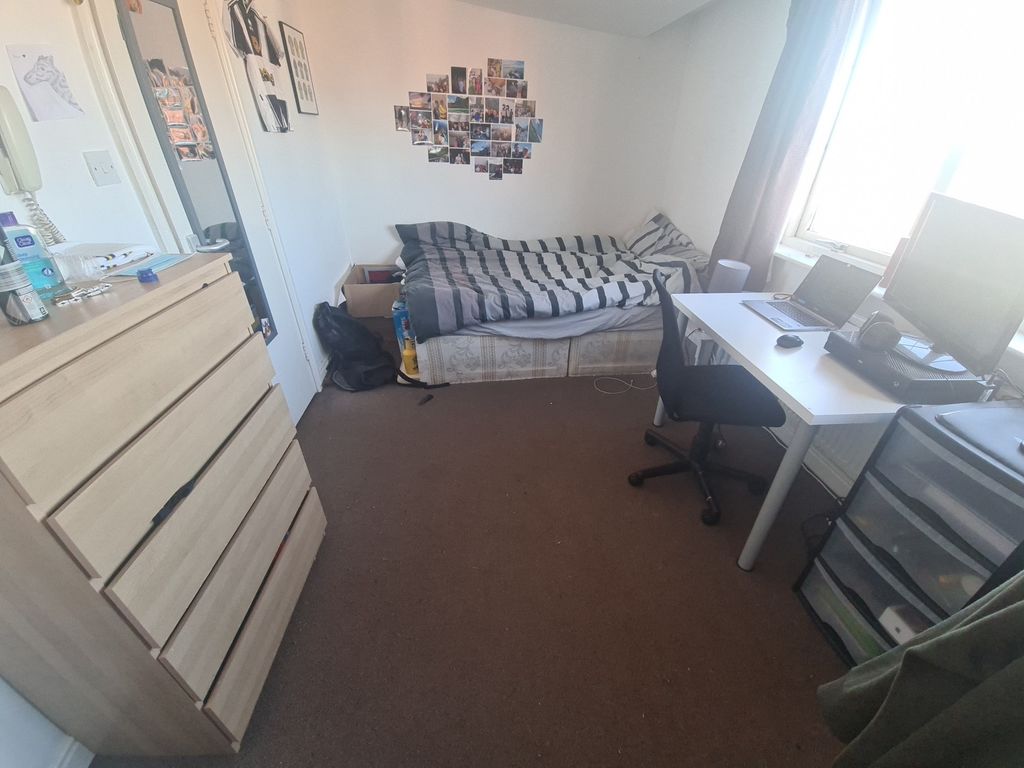 Property photo 3 of 16 A Well-Sized, Inviting Living Room Featuring A Com...