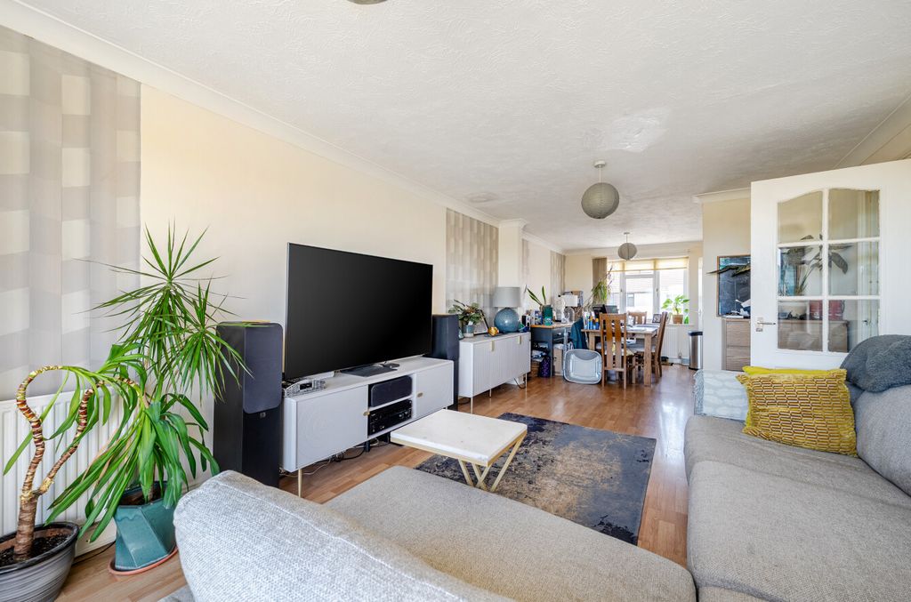 Property photo 3 of 15 1484581-10-6A4282...