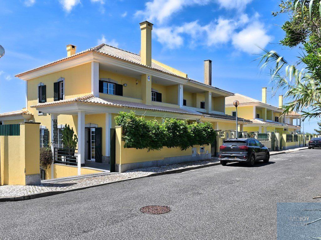 Property photo 1 of 39 4+1 Bedroom Villa With Sea View In Alvide