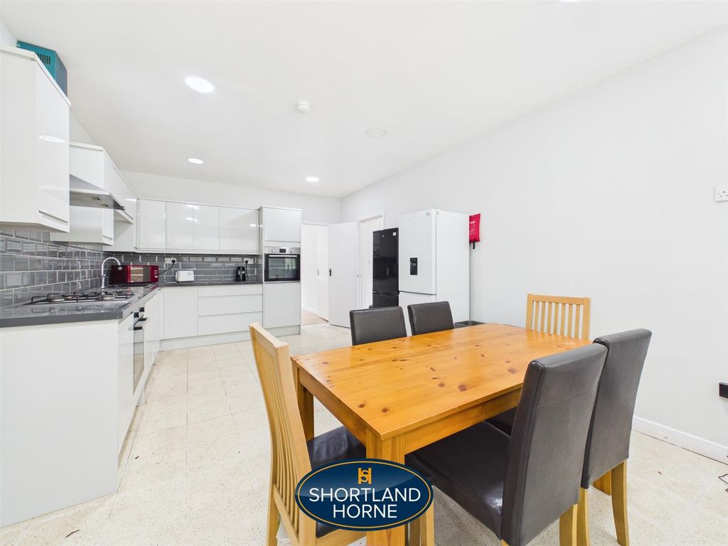 Property photo 2 of 26