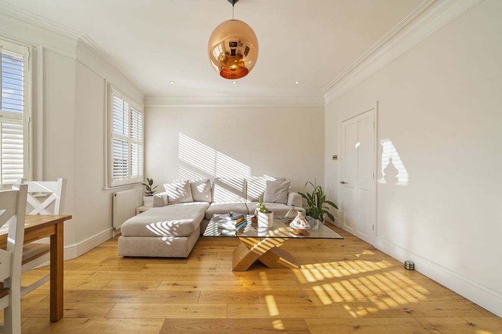 Property photo 3 of 11 9