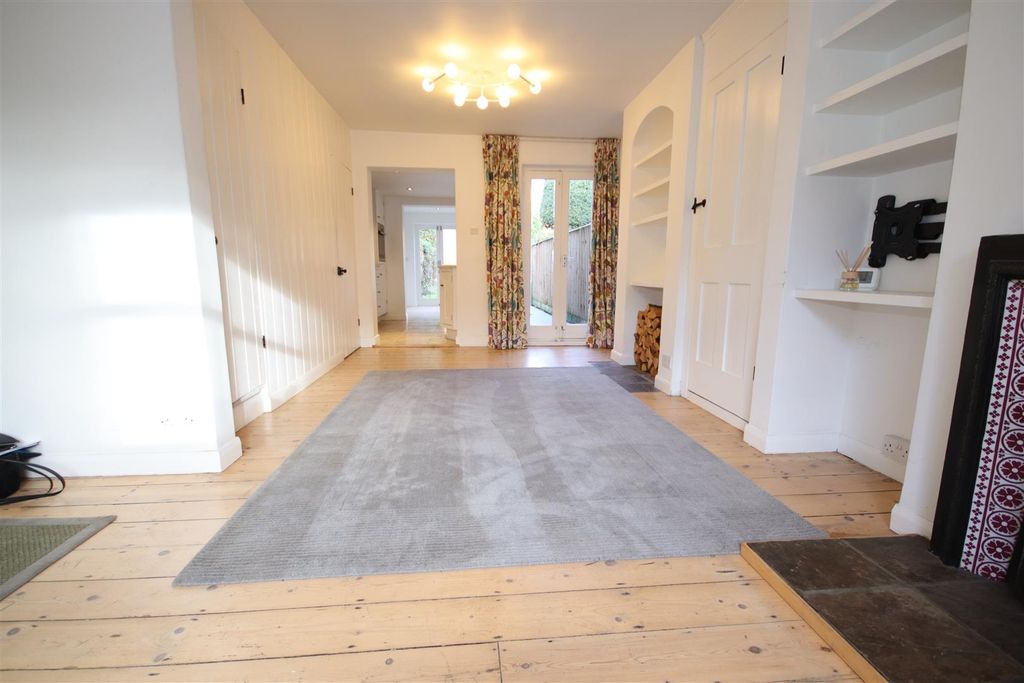 Property photo 3 of 11