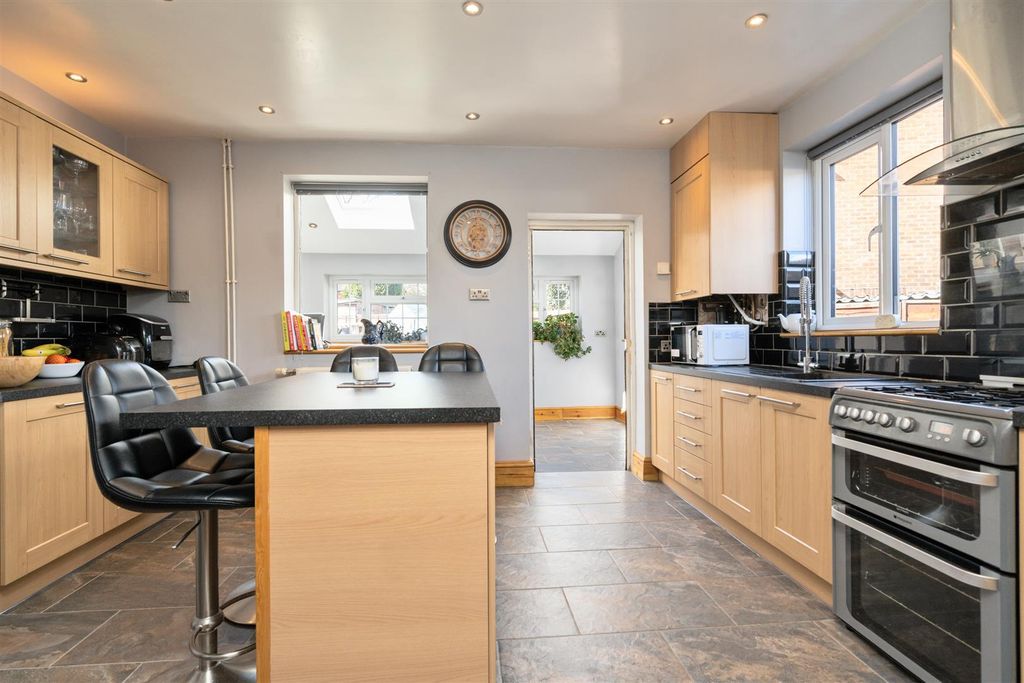 Property photo 3 of 11 23 Madams Hill Road_10.Jpg