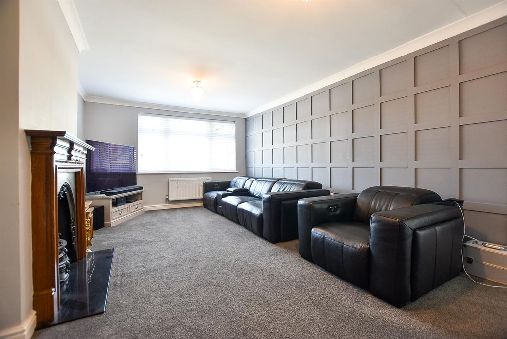 Property photo 2 of 18 Living Room.Jpg