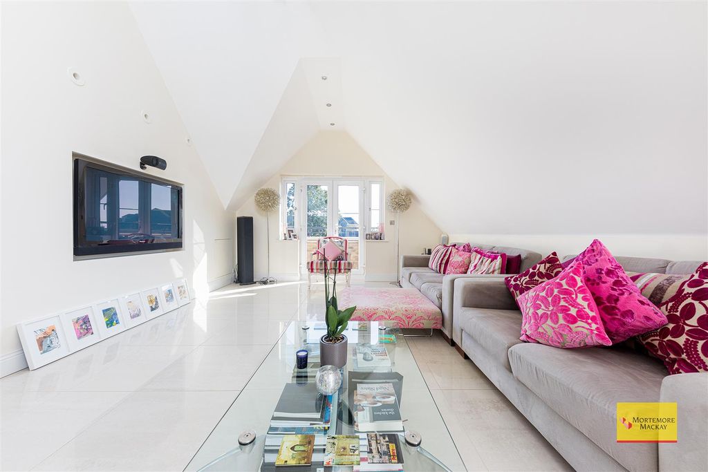 Additional image 4 of 2 bed flat for saleOld Park Road, Enfield EN2