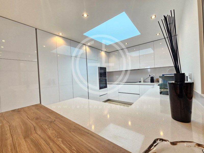 Property photo 2 of 34
