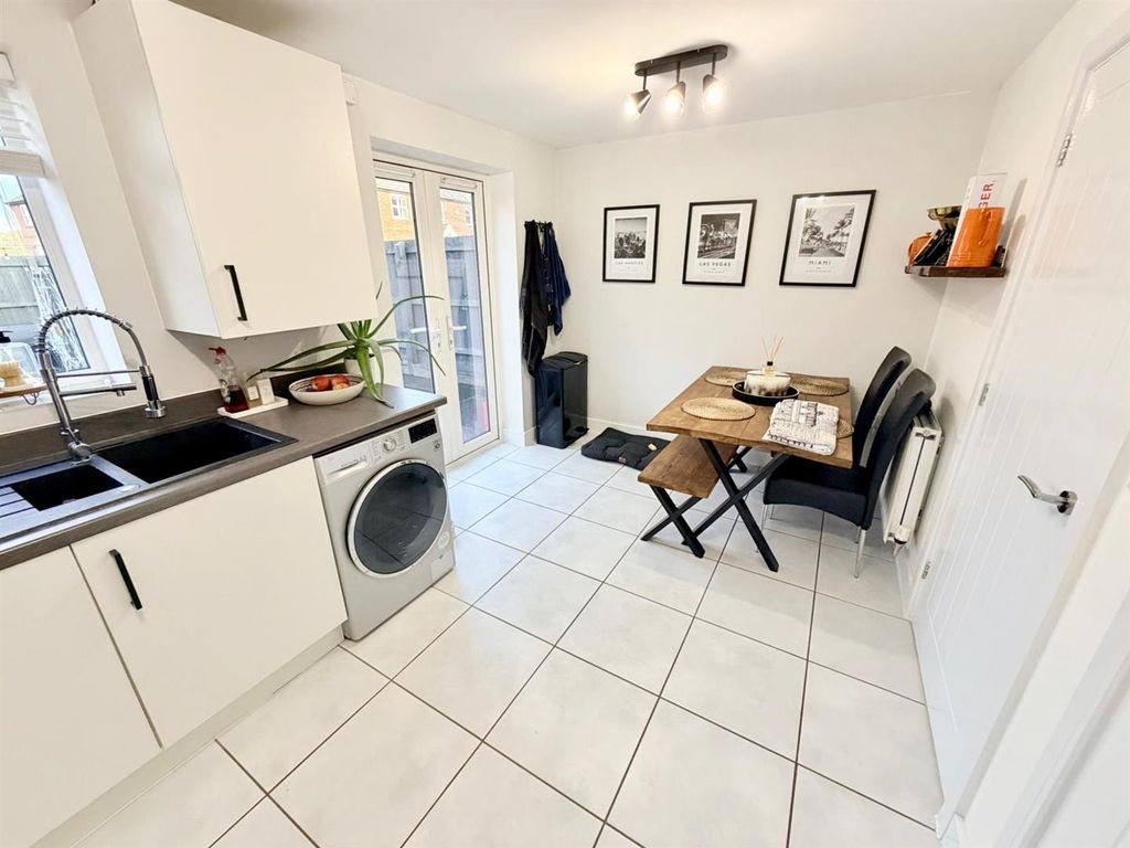 Property photo 3 of 15 Kitchen