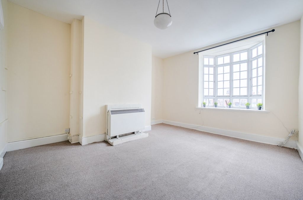 Property photo 2 of 10 1334370-1-6890Cac...