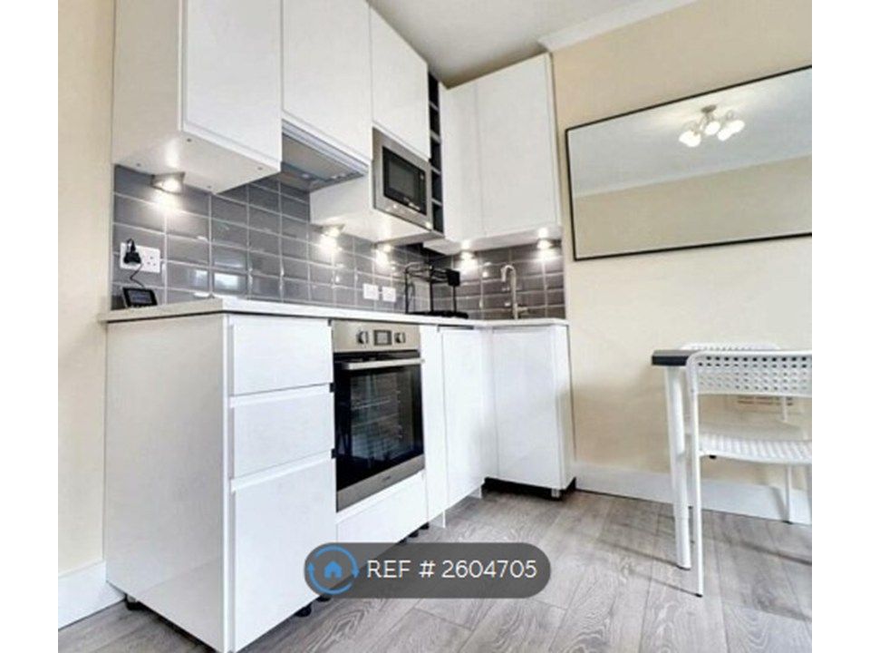 Property photo 2 of 10 Kitchen
