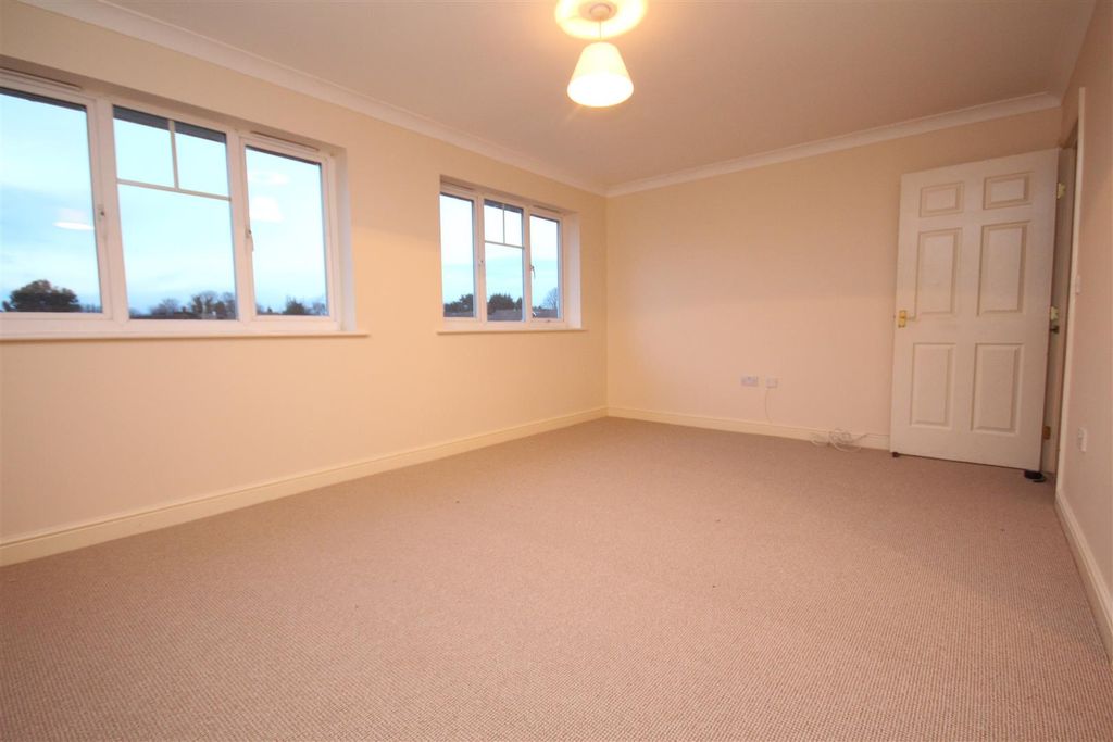 Property photo 2 of 7 George Williams Way 4 Lounge2.Jpg