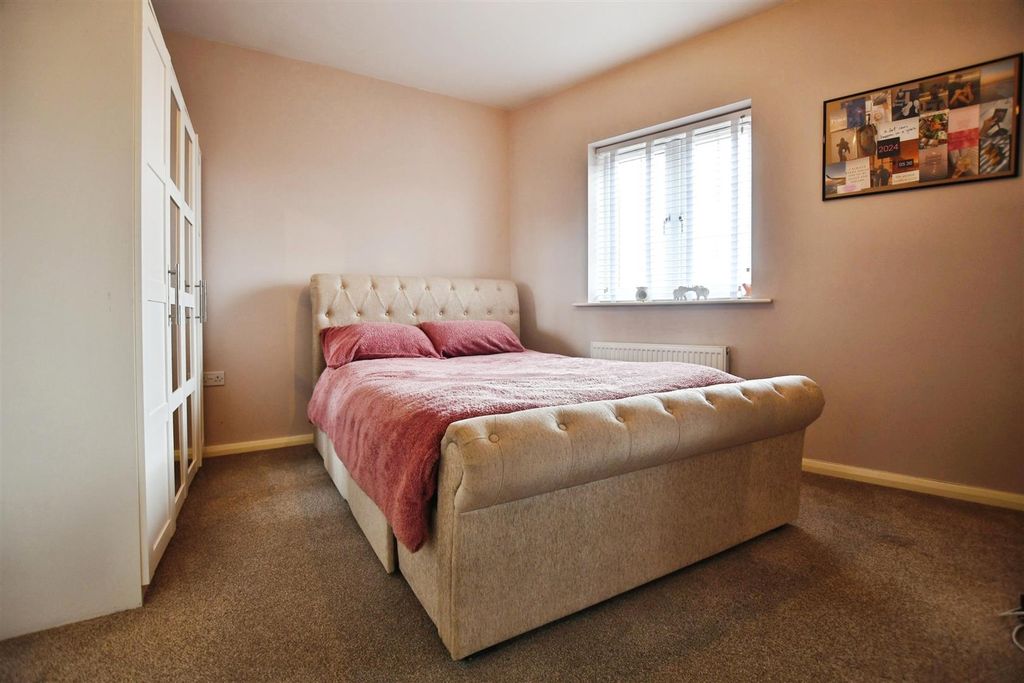 Property photo 3 of 12 Bedroom