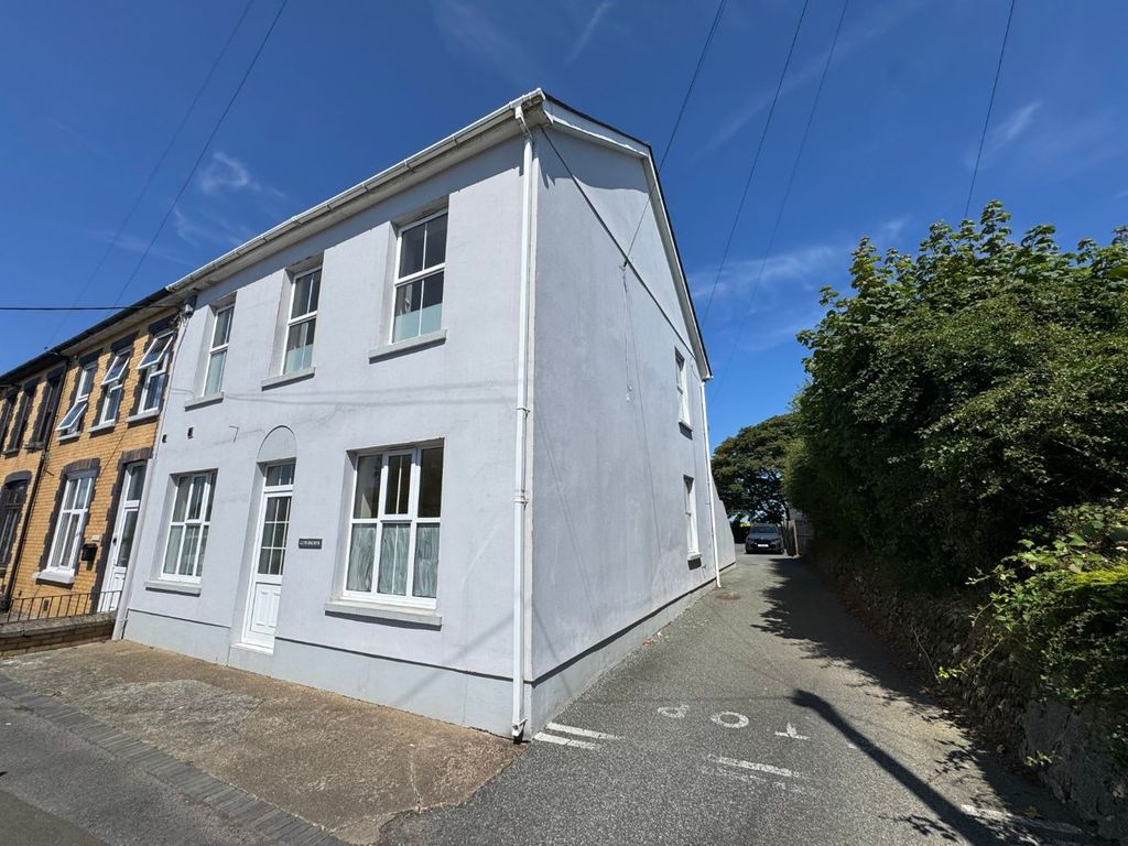 Property photo 1 of 28