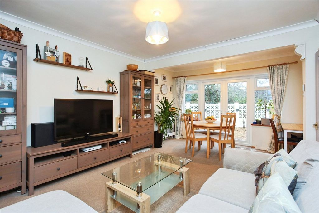 Property photo 2 of 11 Picture No. 17