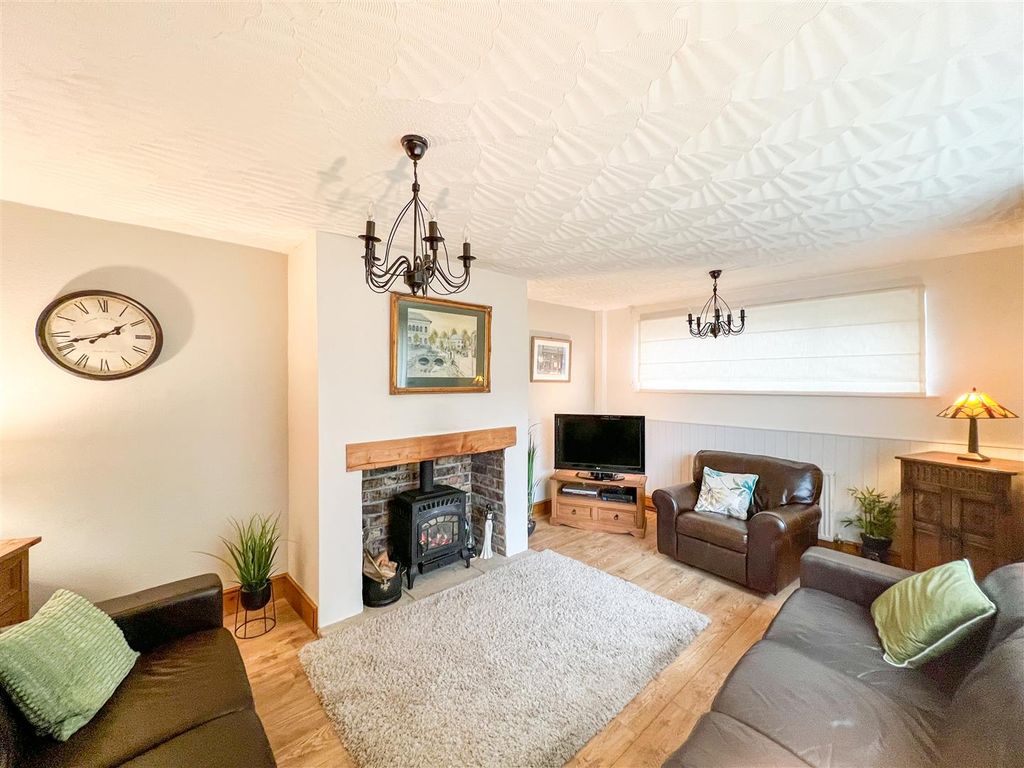 Property photo 2 of 26 Sitting Room