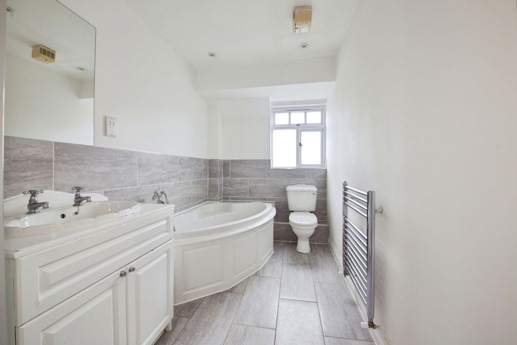 Additional image 16 of 2 bed flat for saleCatiline Court, 63A Main Road, Romford RM2