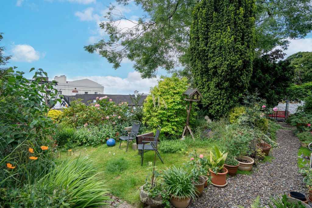 Property photo 2 of 29