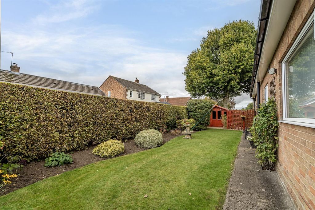 Property photo 3 of 16 Garden