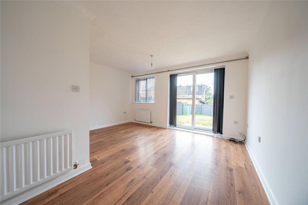 Property photo 2 of 16 Picture No. 11
