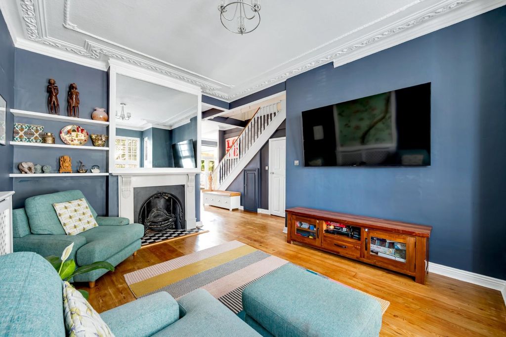 Property photo 3 of 24 118 Wellesley Road-4.Jpg