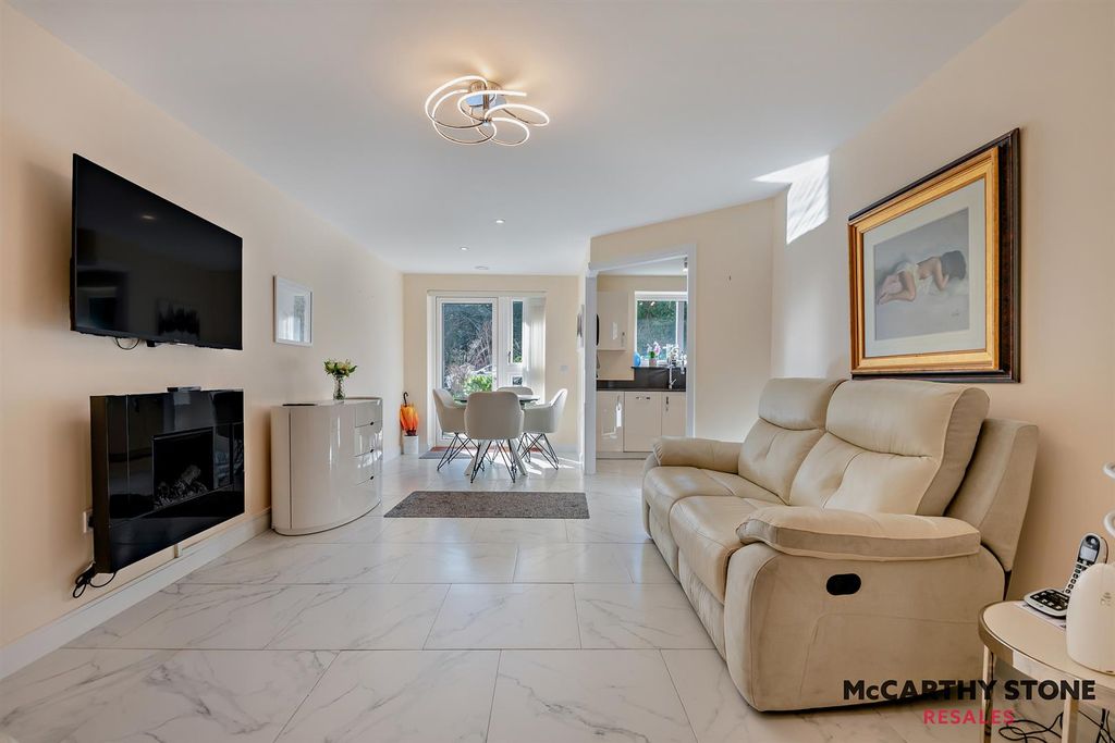 Property photo 2 of 33 8584497-Interior07-800.Jpg