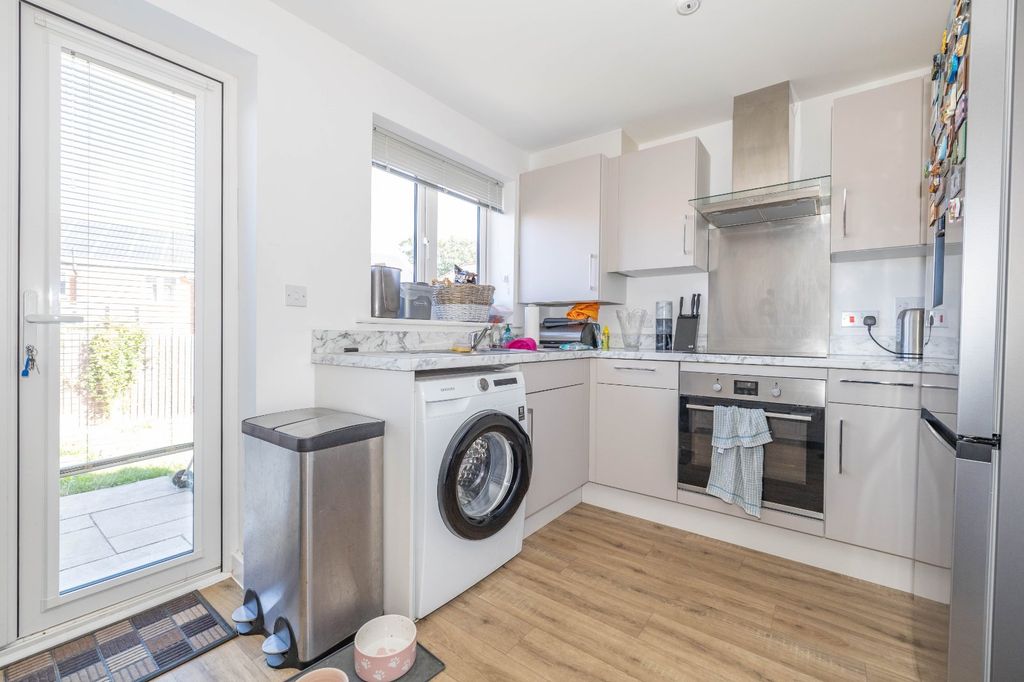 Property photo 3 of 12 Picture 3