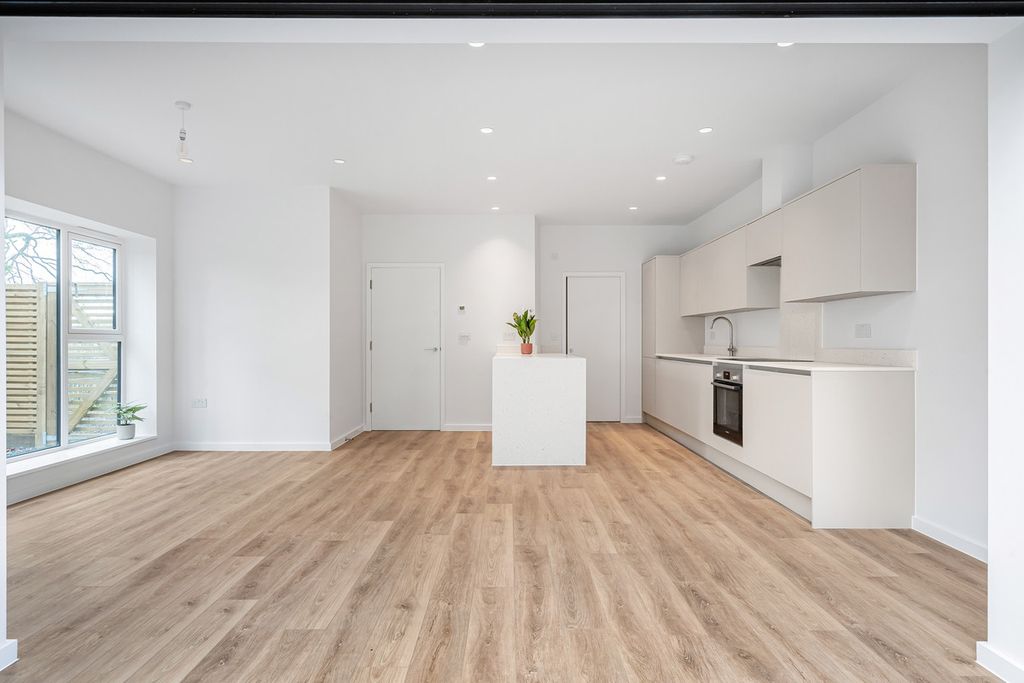 Property photo 2 of 29