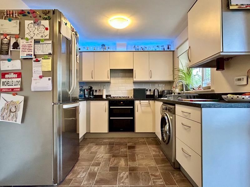 Property photo 3 of 16 Kitchen Area