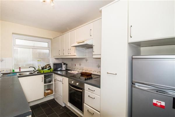 Property photo 3 of 7 Kitchen