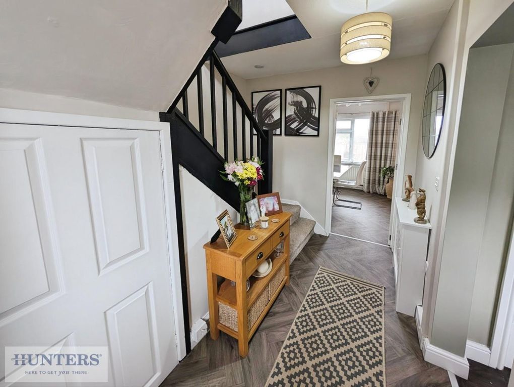 Property photo 2 of 14 Entrance Hallway