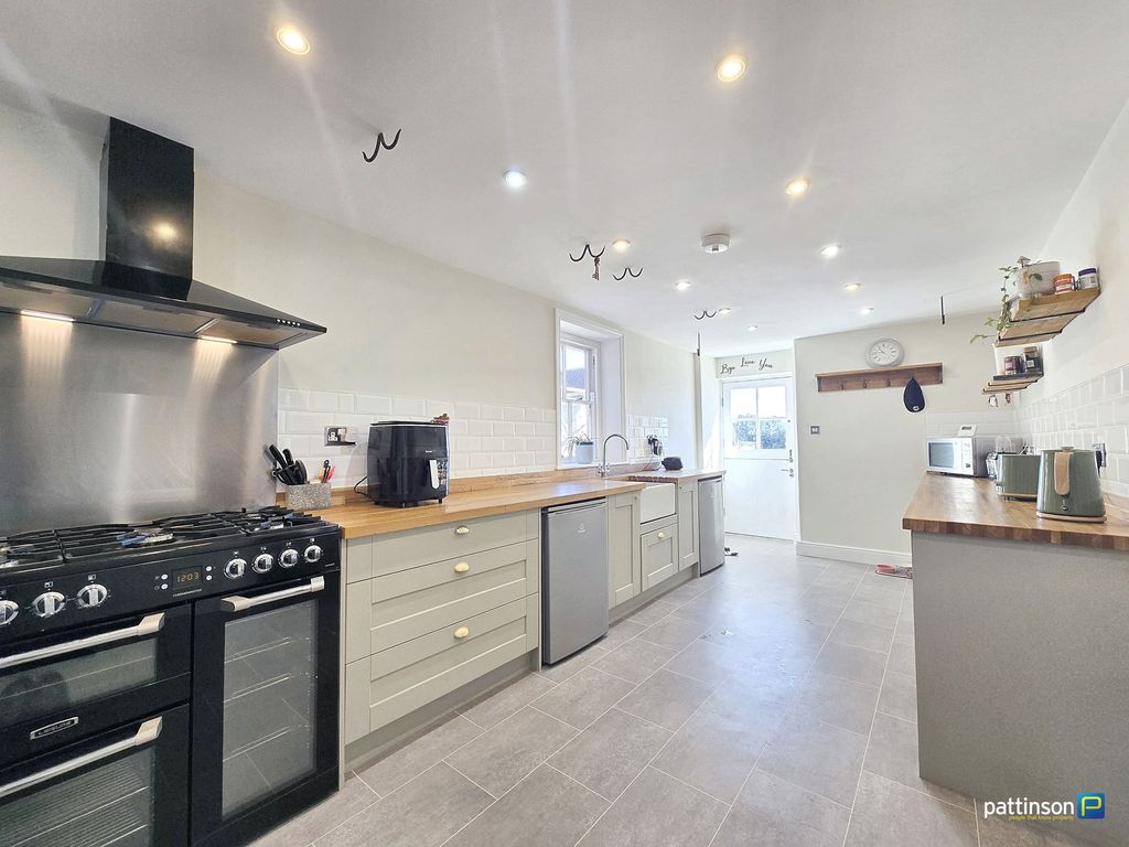 Property photo 3 of 43
