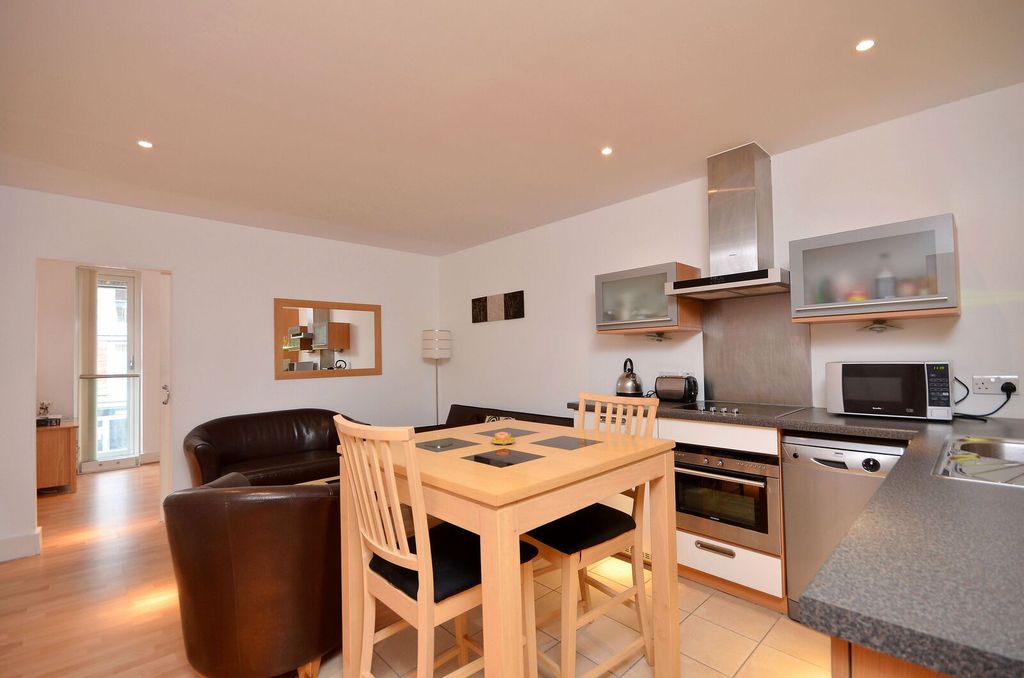 Property photo 1 of 5