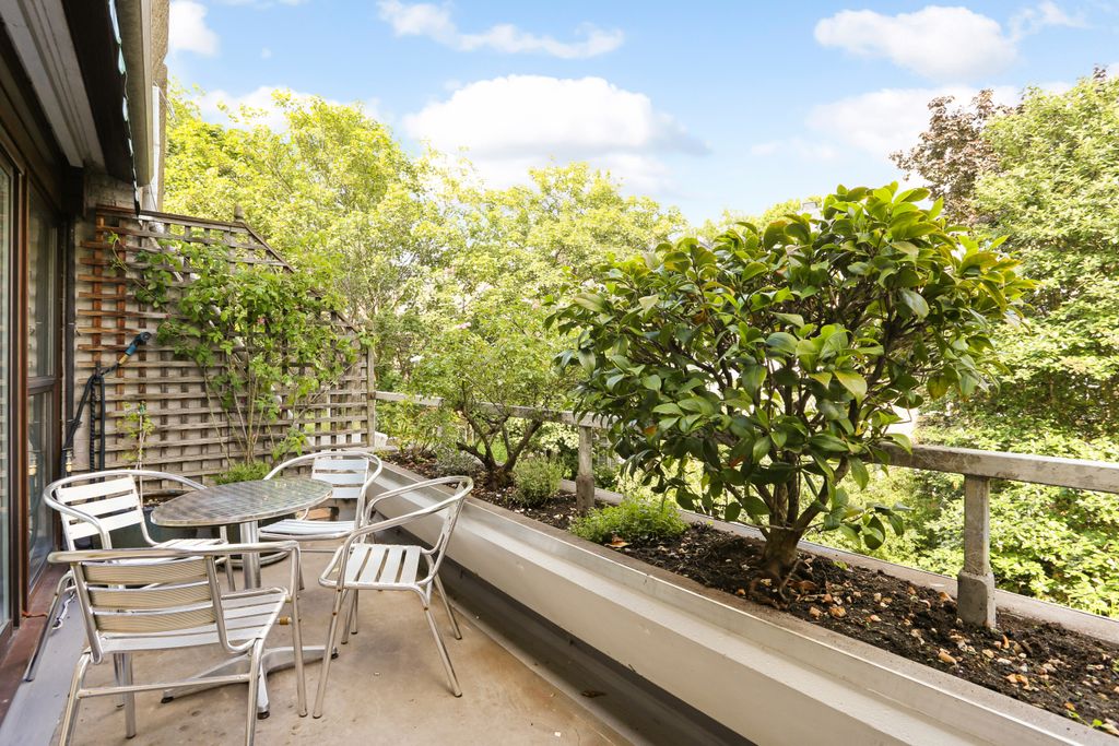 Property photo 2 of 9 Balcony