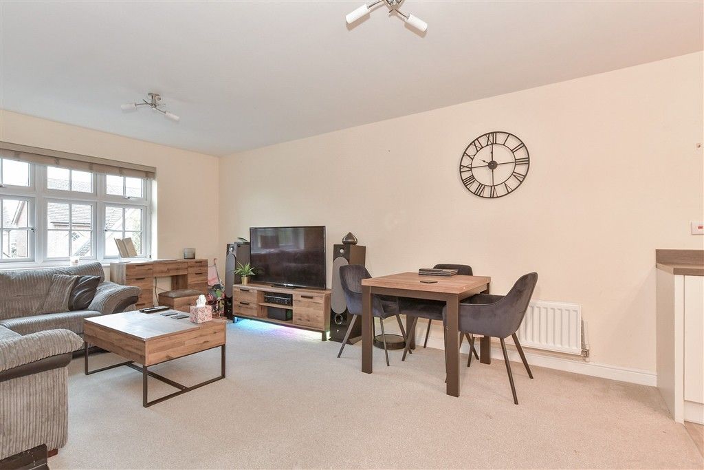 Property photo 2 of 14 Lounge