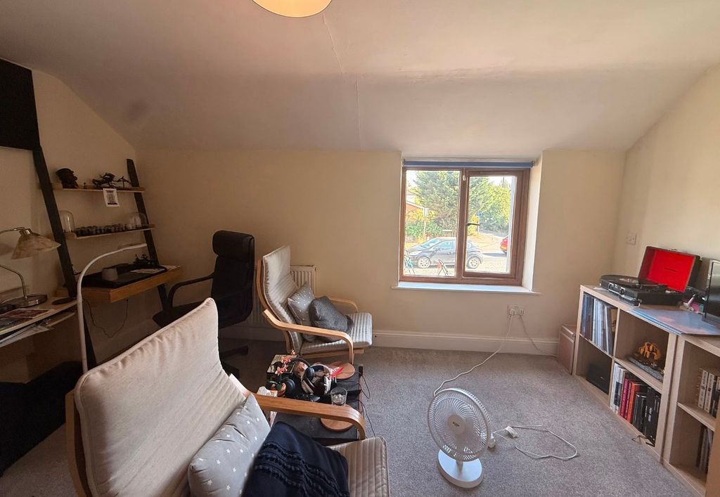 Property photo 2 of 8