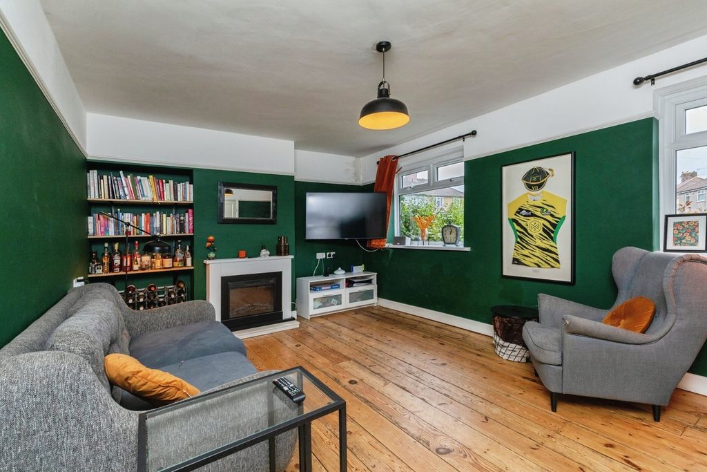 Property photo 2 of 23