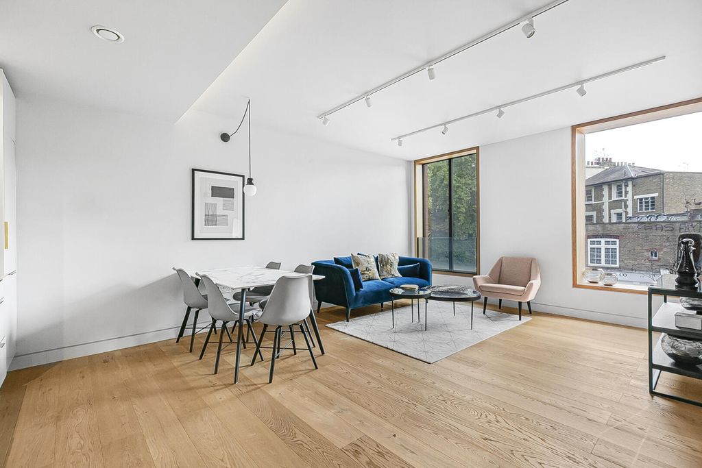 Property photo 2 of 20 Living Room