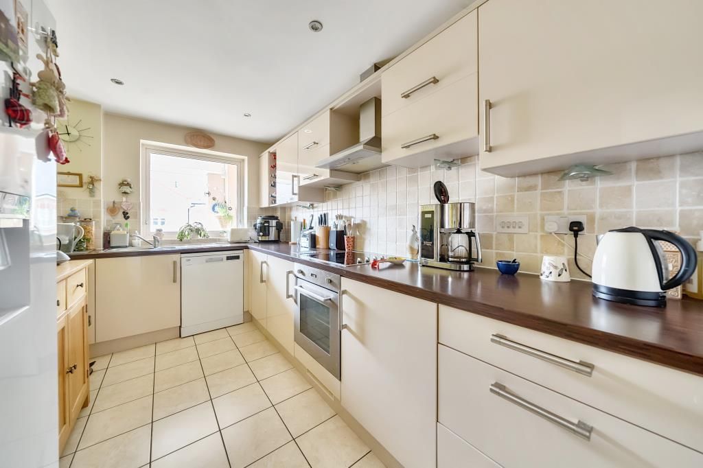 Property photo 2 of 21 Kitchen