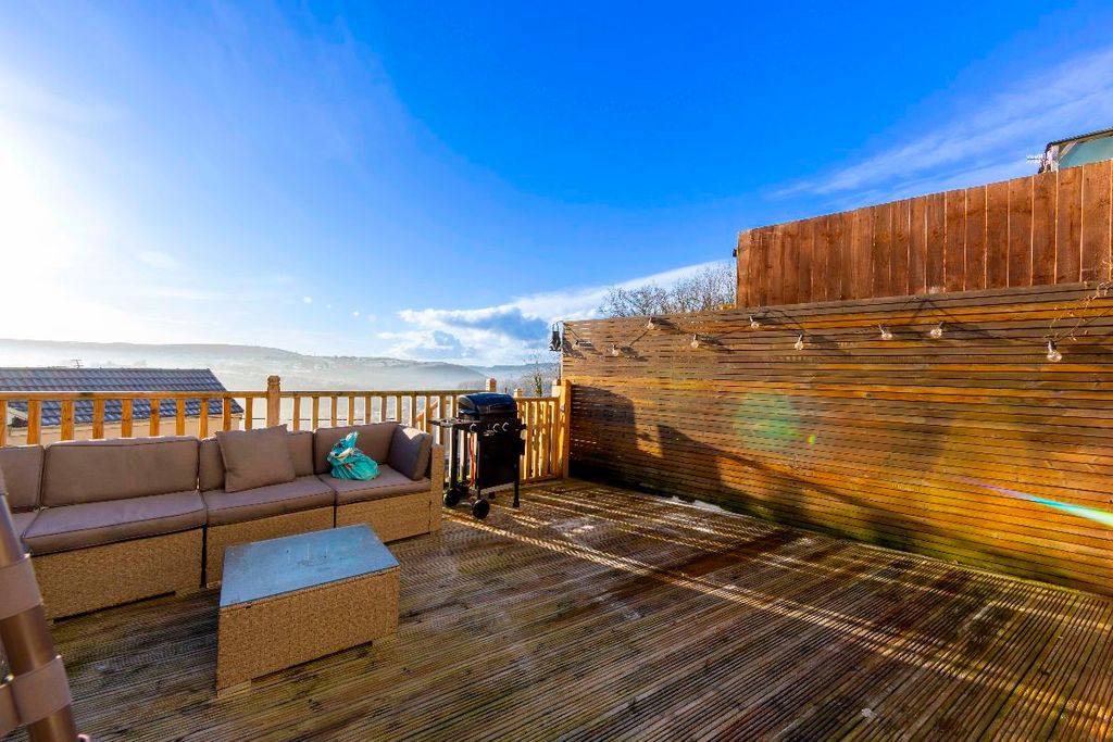 Property photo 3 of 33