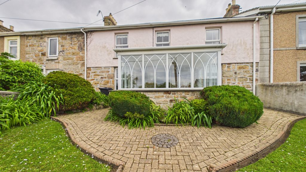 Property photo 1 of 19 3Â Bedroom Mid Terraced House For Sale