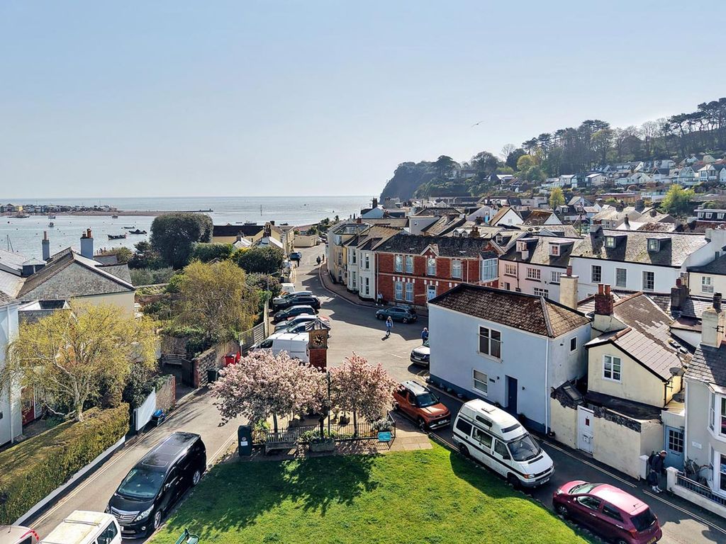 Property photo 2 of 31