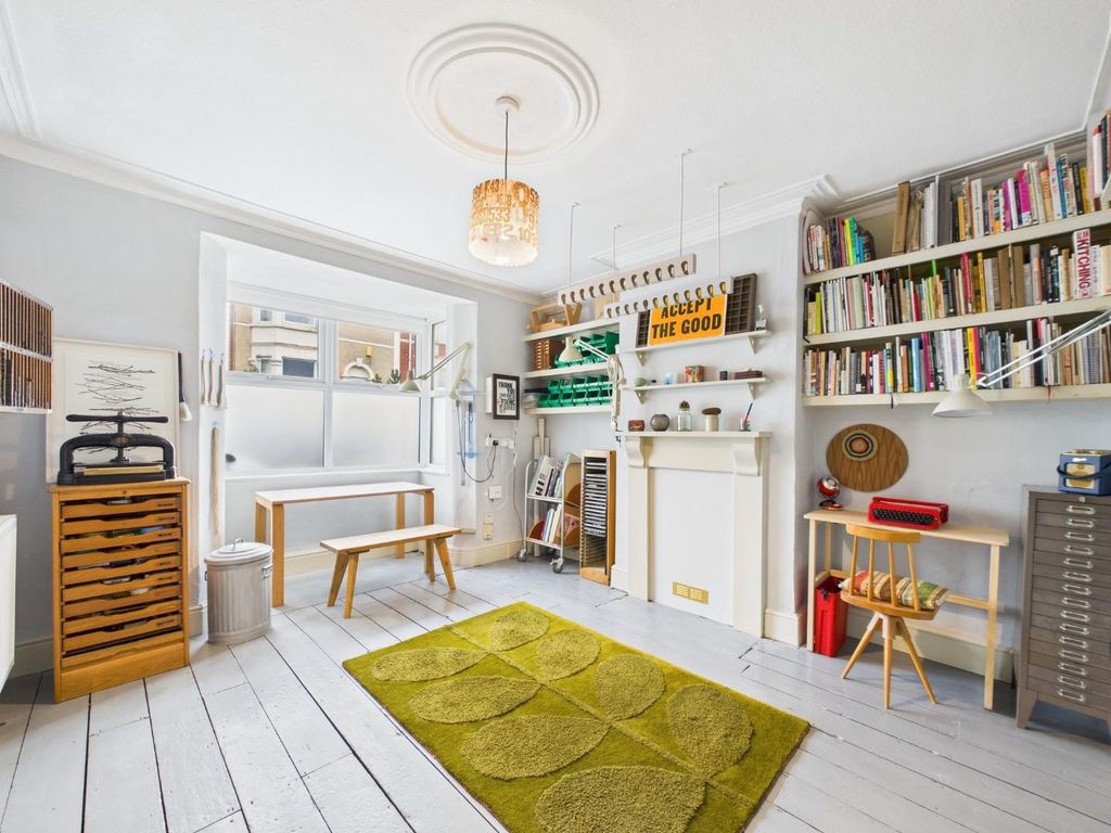 Property photo 2 of 36 Cam01530G0-Pr0367-Still009.Jpg