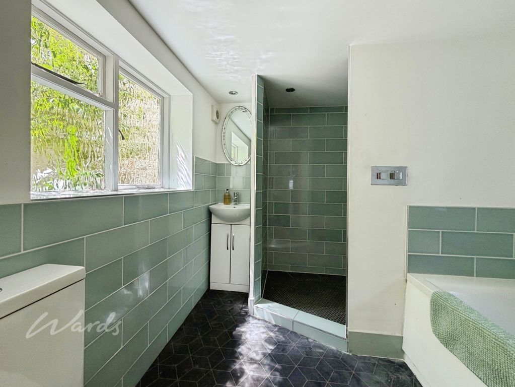 Property photo 3 of 13 Vic Parade 19 Bat...